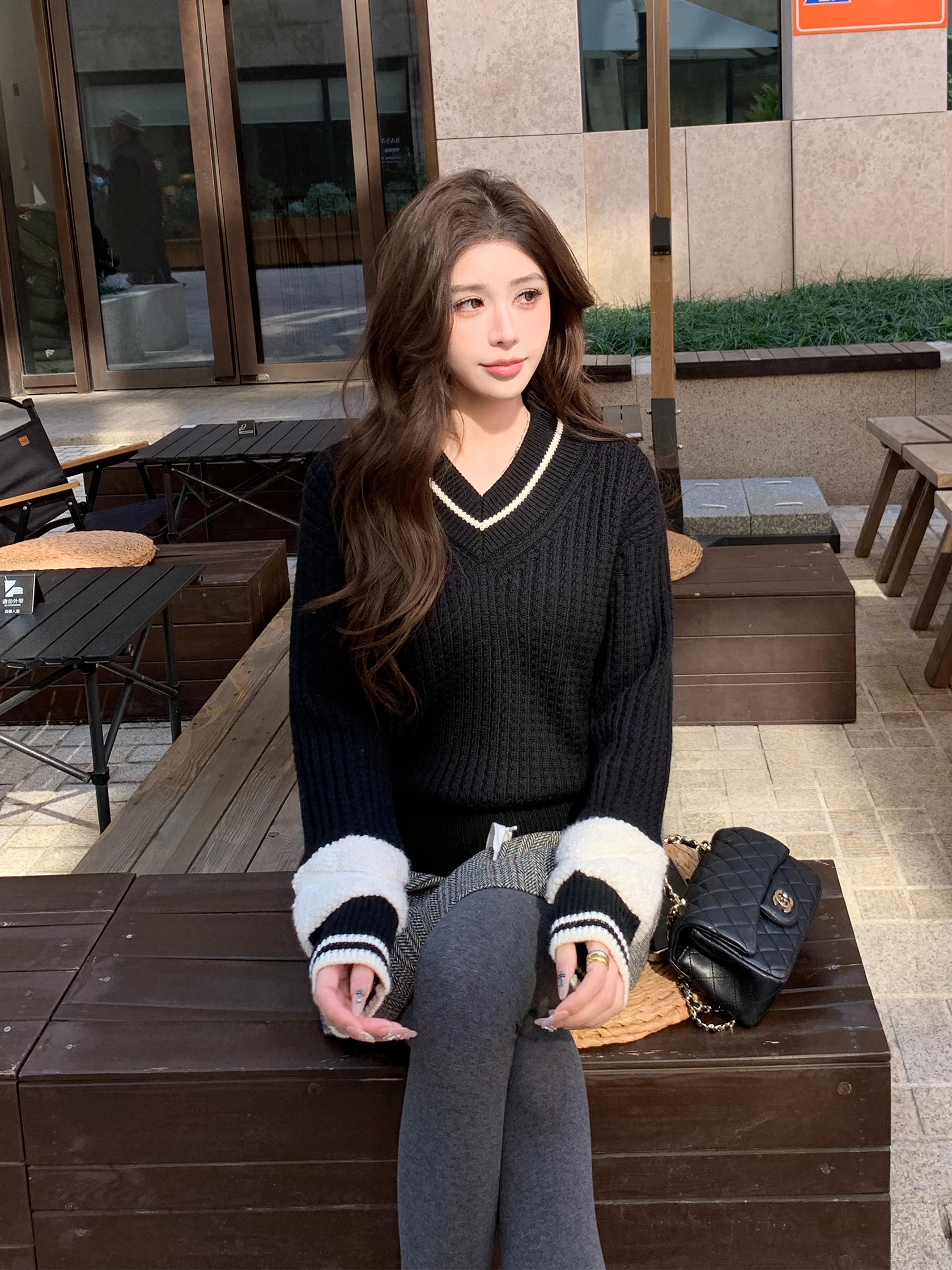 Org Yangzi 00% Wool V-Ne Long Sve Women's Knitwear Bla Contrast Color Patches ain Texture Casual Faion Winter Swe...