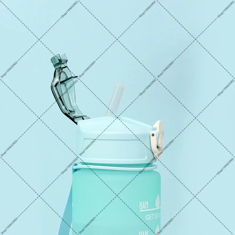 Bottiglia d'acqua per casa delle bambole Gabby da 750 ml con cannuccia Cartoon Anime Lettera AZ Stampa Ragazze Bottiglie sportive all'aperto carine Regalo per feste scolastiche