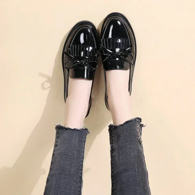 Womens Shoes Patent Leather Women Loafers British Tassel Casual Female Flat Shoes Bowknot Small Leather Shoe Comfortable Zapatos