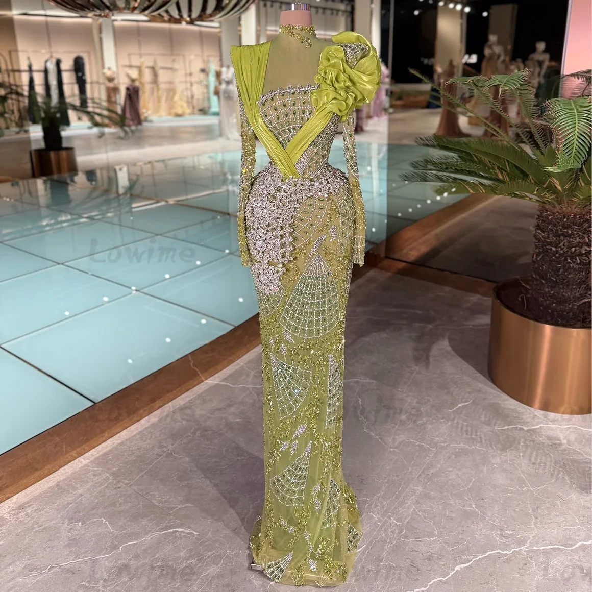 

Green Party Dress 2026 Customized Long Sleeves Floor Length Celebrity Dresses Sparkle Crystals Beaded Straight Prom Evening Gown