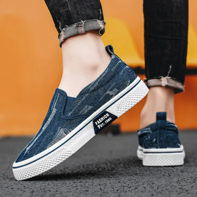 Men's Shoes Canvas Loafers 2026 New Trend Denim Low Top Sneakers Slip on Outdoor Casual Shoes Breathable Non-slip Flats Zapatos