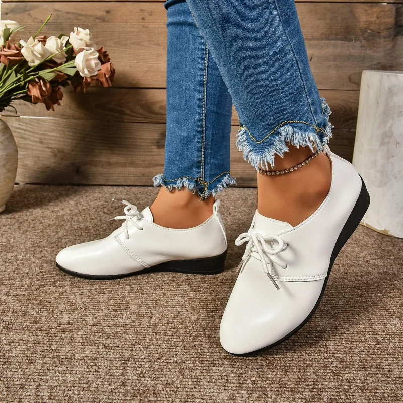 Damenschuhe 2024 Frühling/Sommer Herbst neuer Artikel britischer Retro-Stil spitze weiche Sohle Leder vielseitiger Einzels chuh für Damen