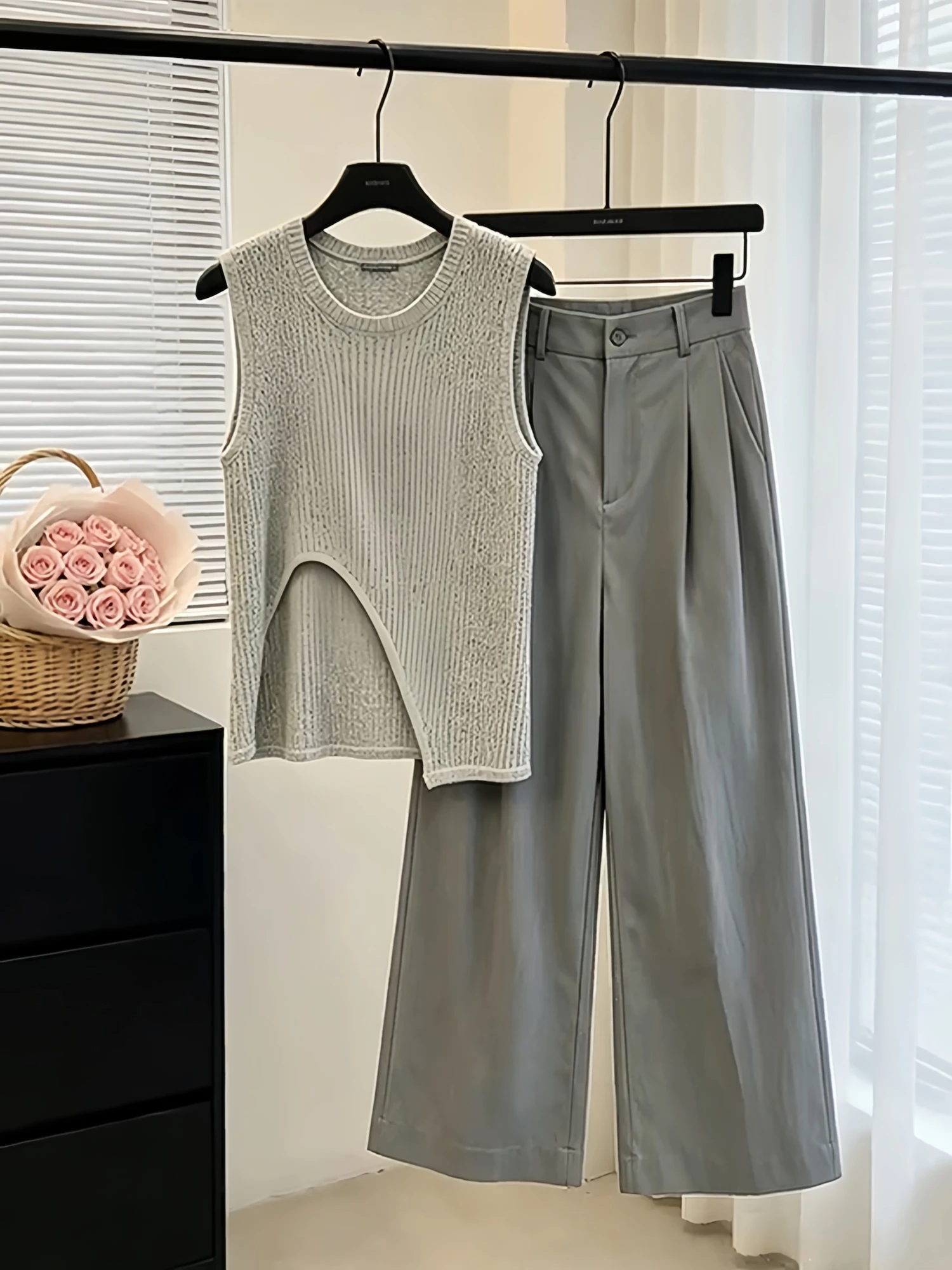 Korean Style Women's Summer Outfit Set Sleeveless Top Wide Leg Pants Two Piece Set Breathable Casual Wear for Adults