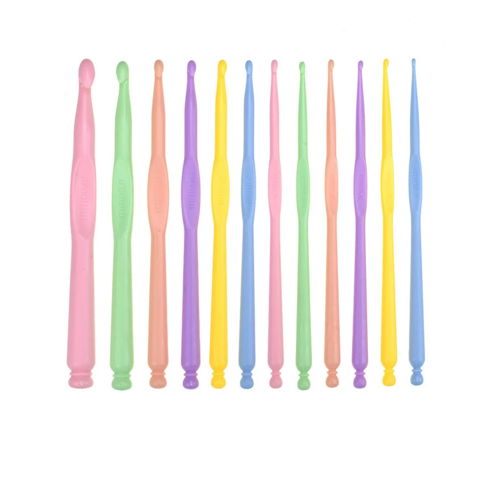 

12Pcs Plastic Crochet Hook Set Long Lasting Use Marking on Handle Suitable for All Levels of Crocheters Practical for Various