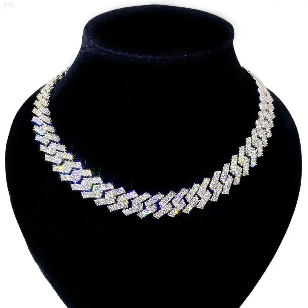 

Pass Diamond Tester 14mm S925 Sterling Silver Diamond Vvs1 Moissanite Cuban Chains