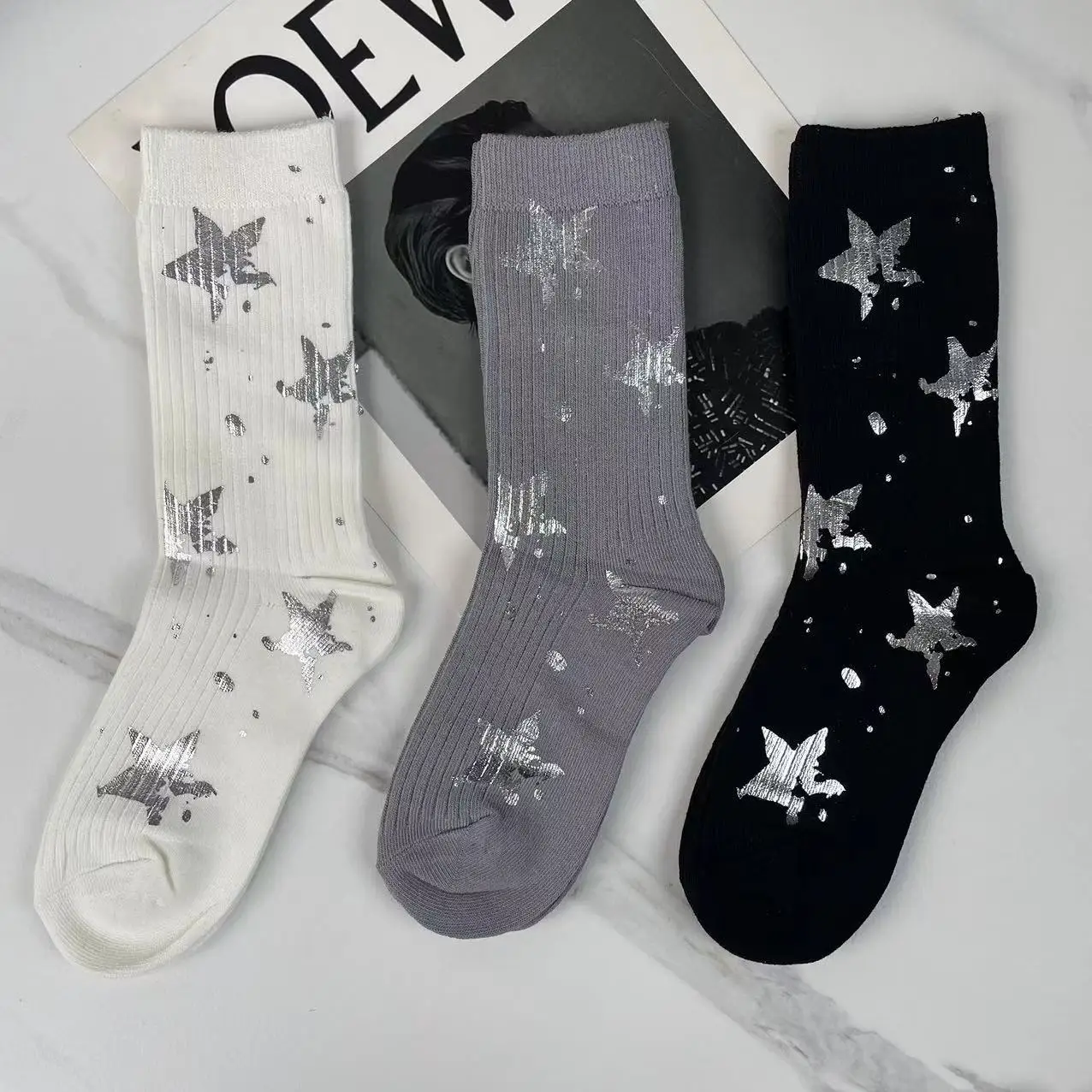 Calcetines largos de algodón con estampado de estrellas para mujer, calcetín informal a la moda, de alta calidad, talla 35-40, novedad de invierno, 2023