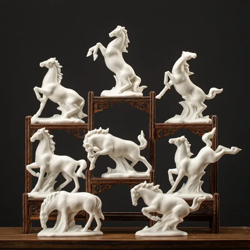 

Домашний декор, статуя маленькой белой лошади, керамическое животное, скульптура счастливой лошади, гостиная, офис, настольное украшение, чайный сервиз, произведение искусства