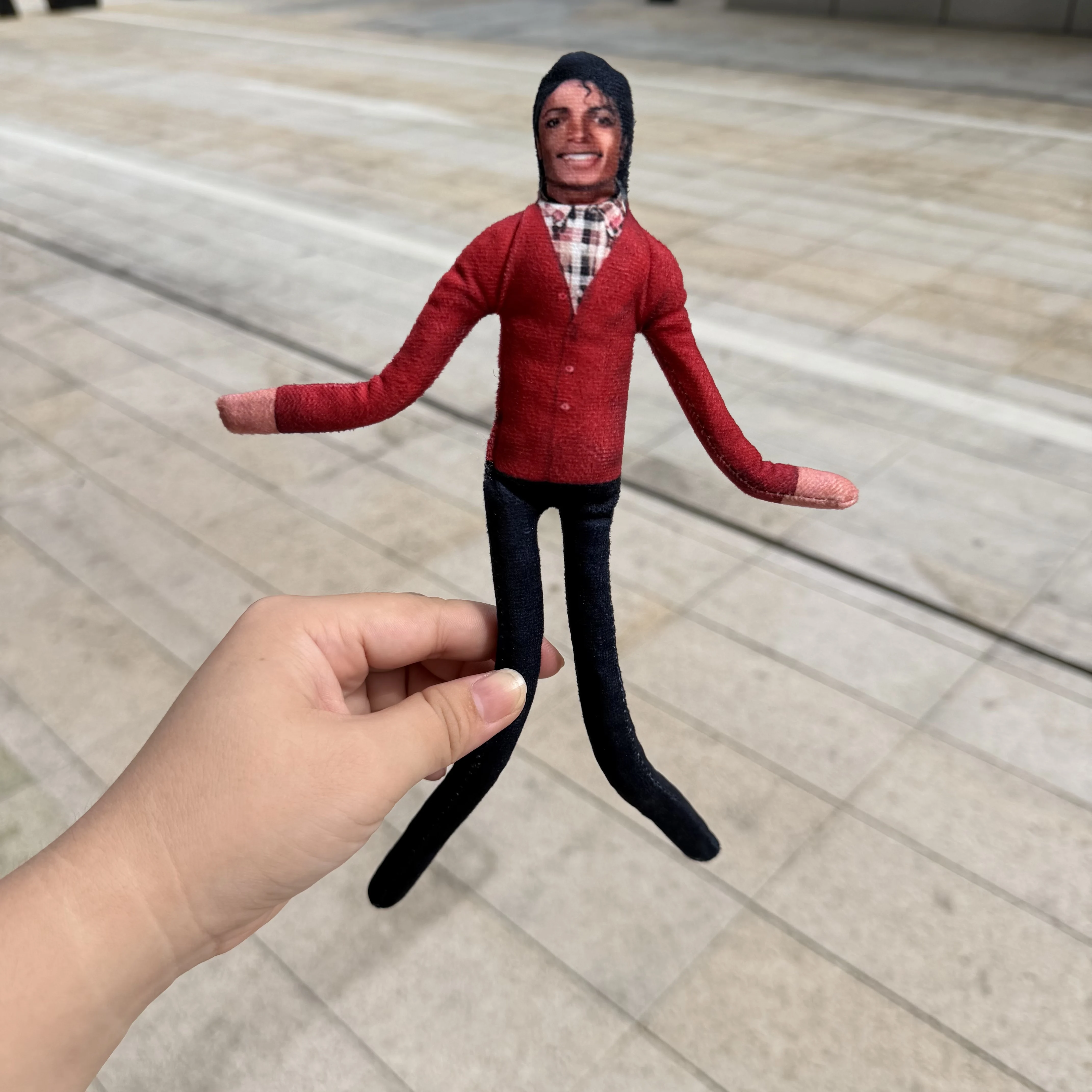 Michael Jackson Plüschpuppe mit 6 Klassischen Bühnenoutfits Sammlerstück MJ Stofftier Merchandise Geschenk für Musikliebhaber Wohndekor Ornament