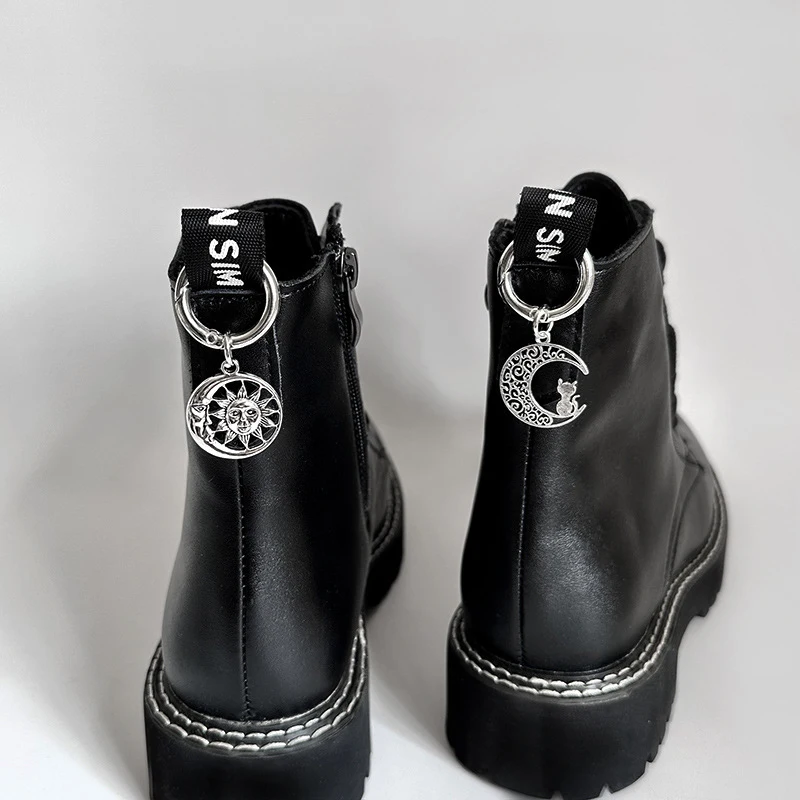 1/2pc Flowers Hearts Martin Boots Pendant Shoes Buckles Decoration Gothic Charms Metal Snap Hook Shoes Accessories Lucky Jewelry