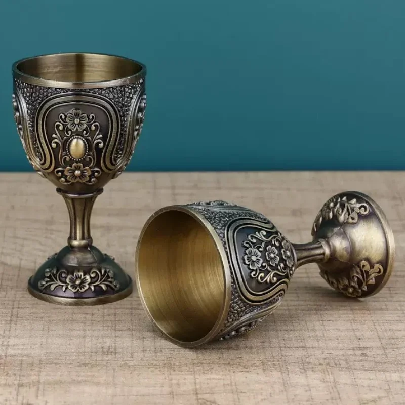 European Goblet, Alloy Vintage Portable Chalice, Carved Mini Spirit Vodka Cup, Creative Tabletop Living Room Decoration, 1pcs
