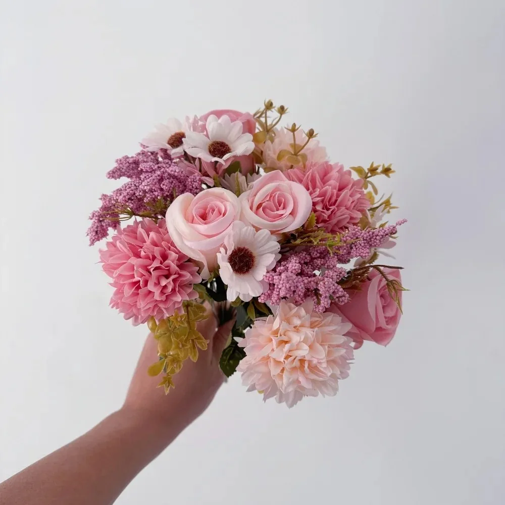 1 künstlicher Rosenstrauß (ohne Blumenkorb), handgehaltener Blumenkranz, Simulationsblume, Gänseblümchen, Hochzeitsdekorationsstrauß – Detail 7