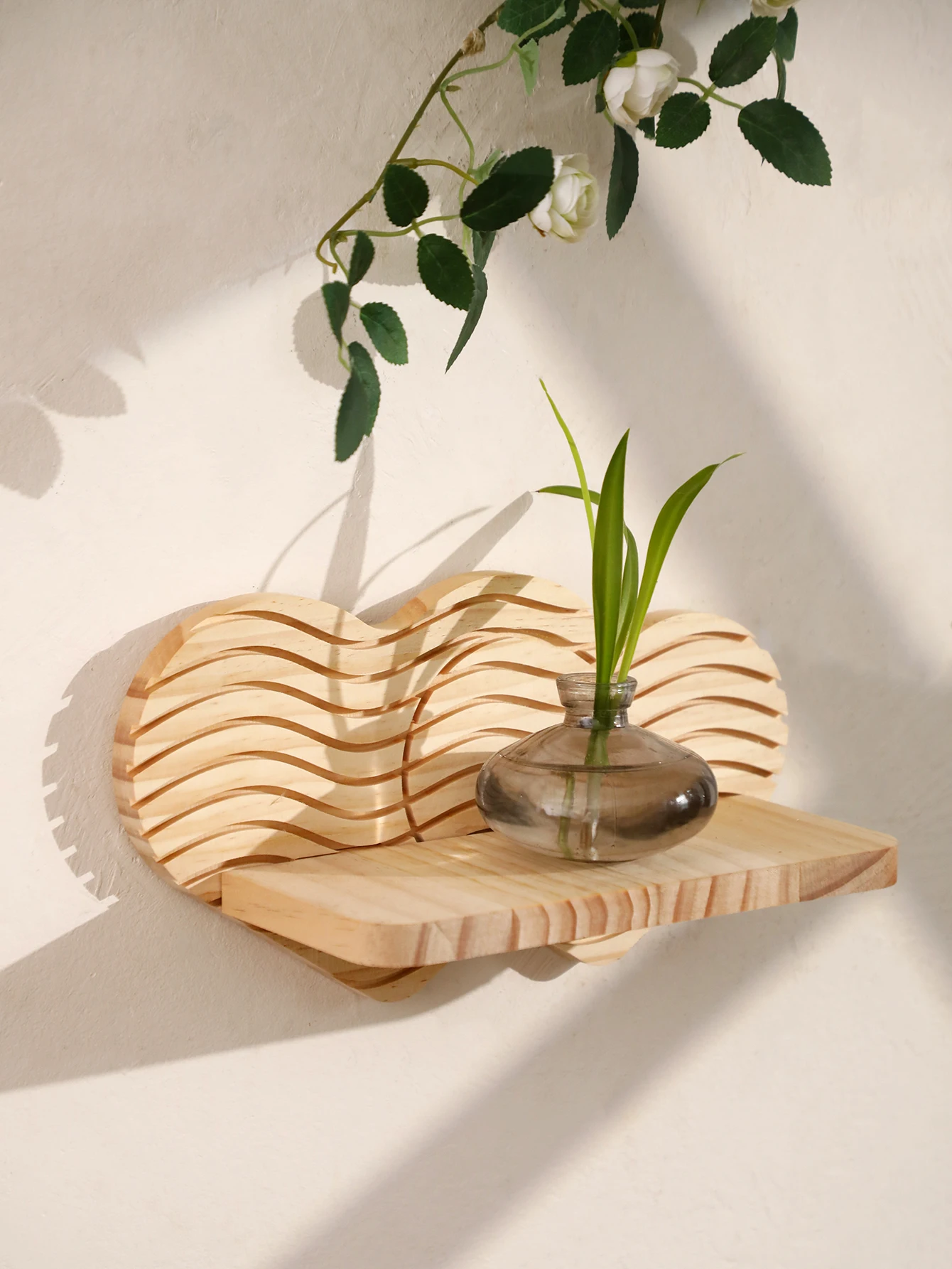 Herzförmiges Wandregal aus Holz, gewelltes Muster, schwebendes Regal, Pflanzen, dekorative Aufbewahrung, rustikale Heimdekoration für Schlafzimmer und Wohnzimmer