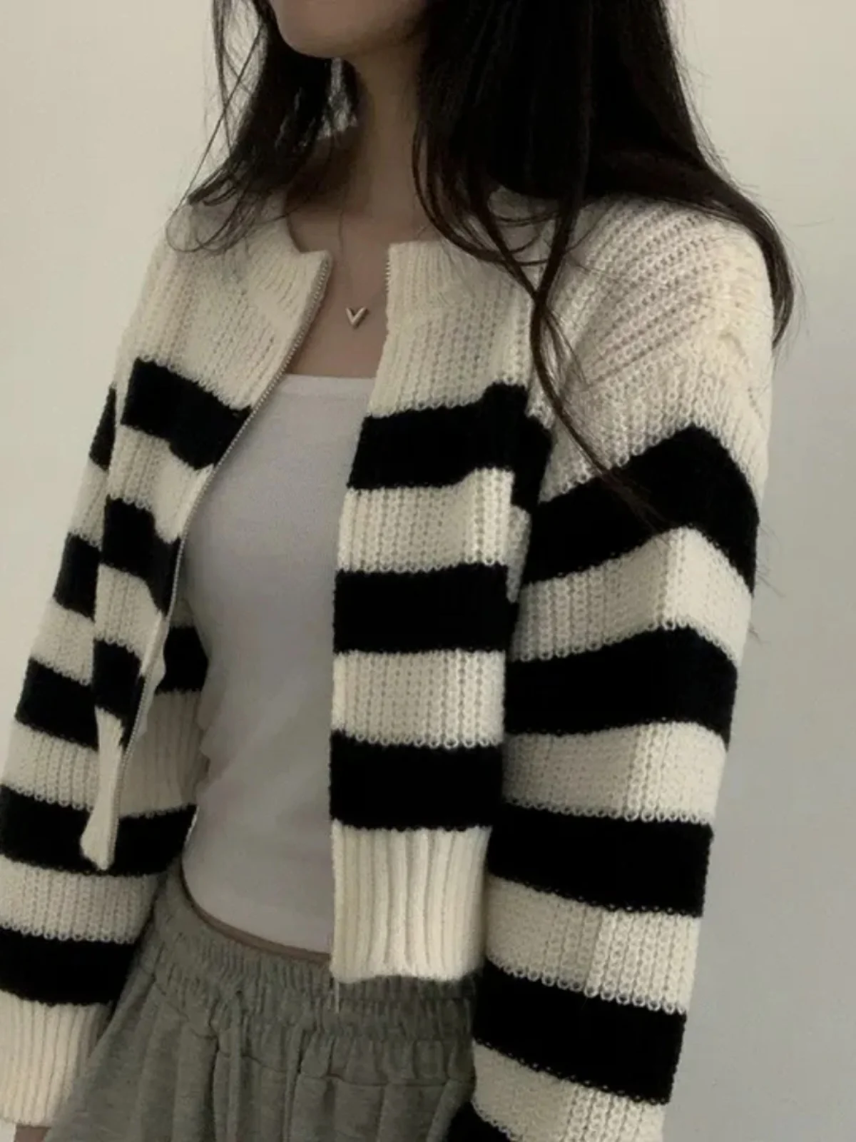 

Retro Striped Zipper Knitted Cardigan Women's ort Sle Korean Version Faion Design Anti-Aging Sweater Jaet for Spring ...
