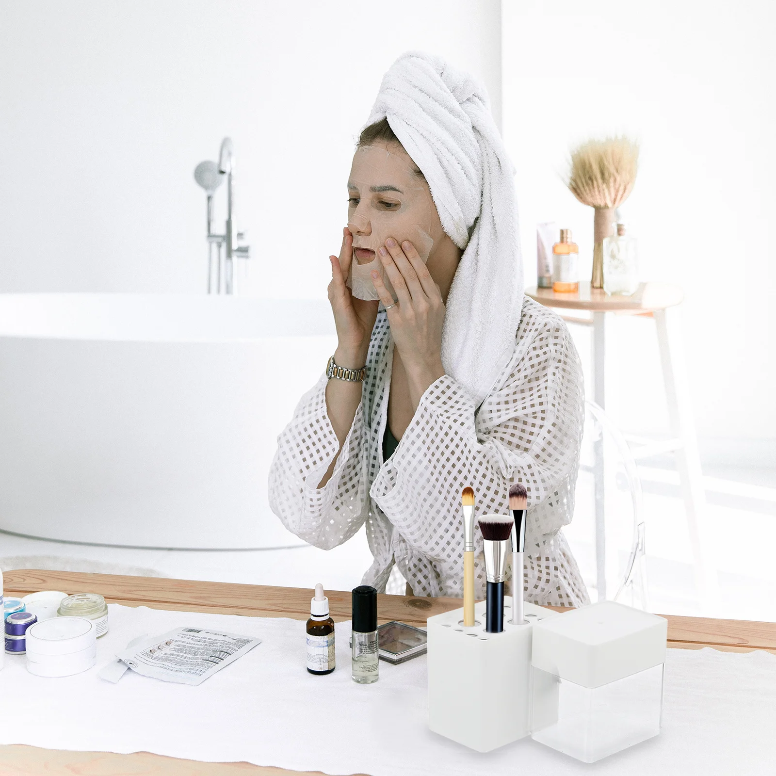 1Pcs Makeup Brush Storage Box Clear Breathable Design Easy to Carry Travel-Friendly Organizer for Long-Term Use