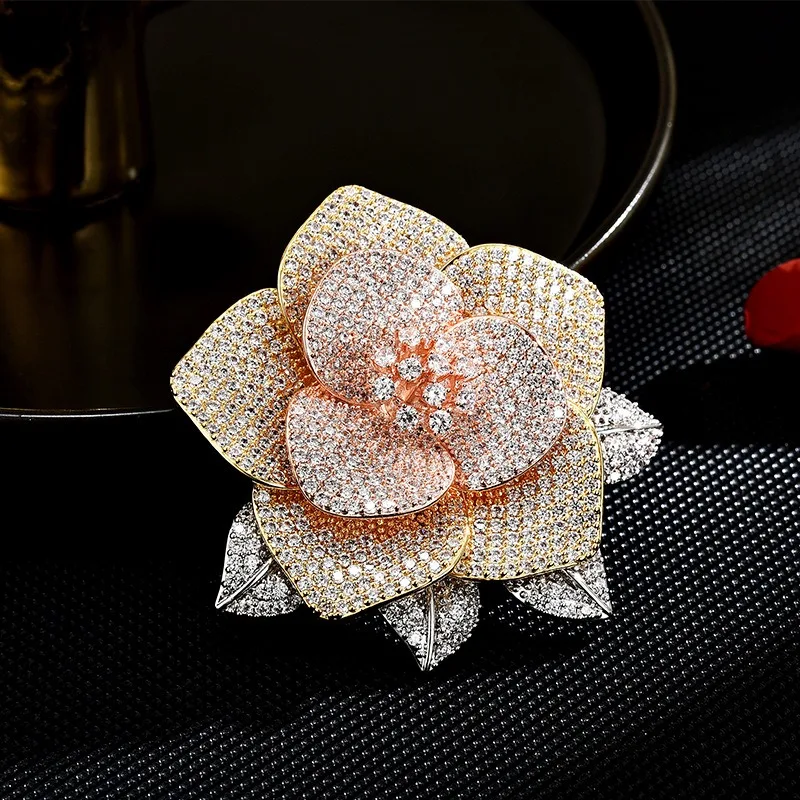 

Korean Fashion Camellia Zircon Brooch Elegant Floral Pin Accessory for Cheongsam and Coat Outfit