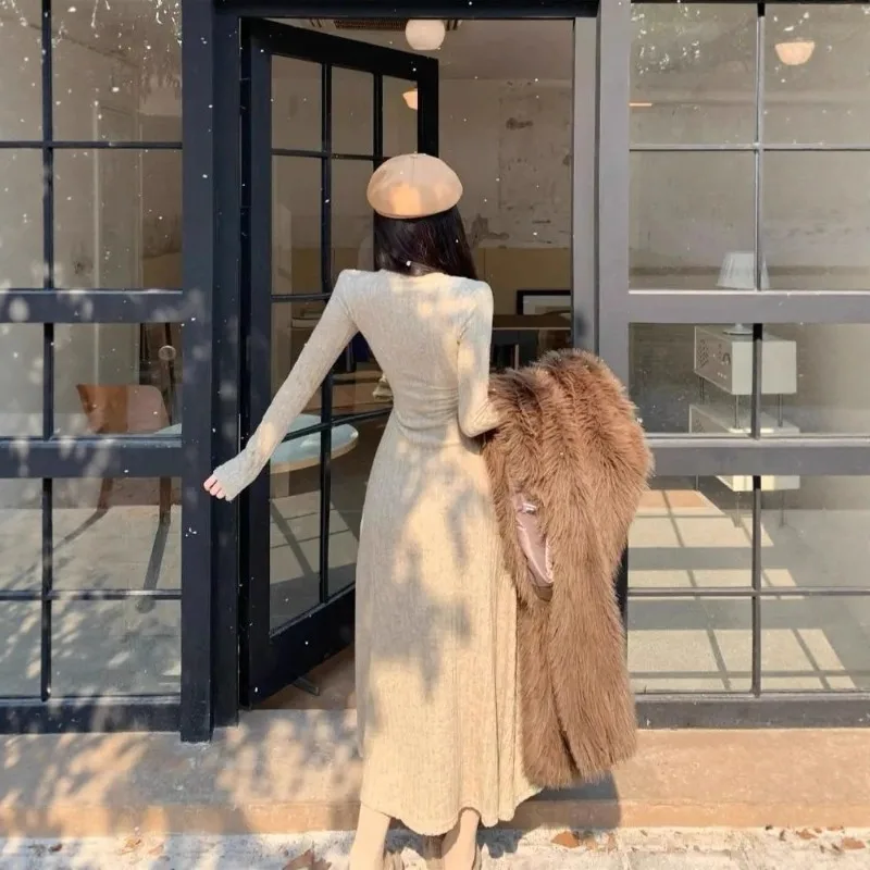 Gaun Panjang Kancing V-neck Musim Gugur Gaya Prancis Pinggang Tinggi Solid Slim Panjang Sedang Model A-line Gaun Sweater Gaun Elegan Платье 원피스