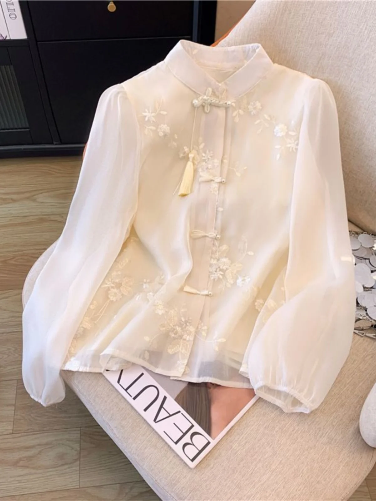 

New Chinese Sle Embroidered Stand Collar Silk irt Women's Spring Faion Small Top Skirt Upper Body Single Piece Cardigan