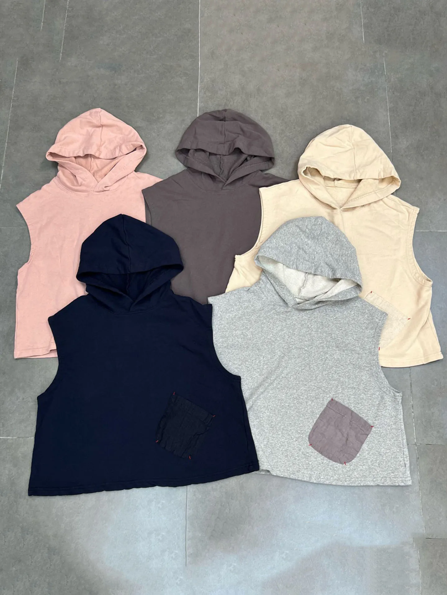 

Новая осенняя коллекция 2025: Льняной жилет с капюшоном в стиле пэчворк, свободный крой, стройнящий, универсальный, ретро, для многослойных образов, с открытыми плечами, женский жилет