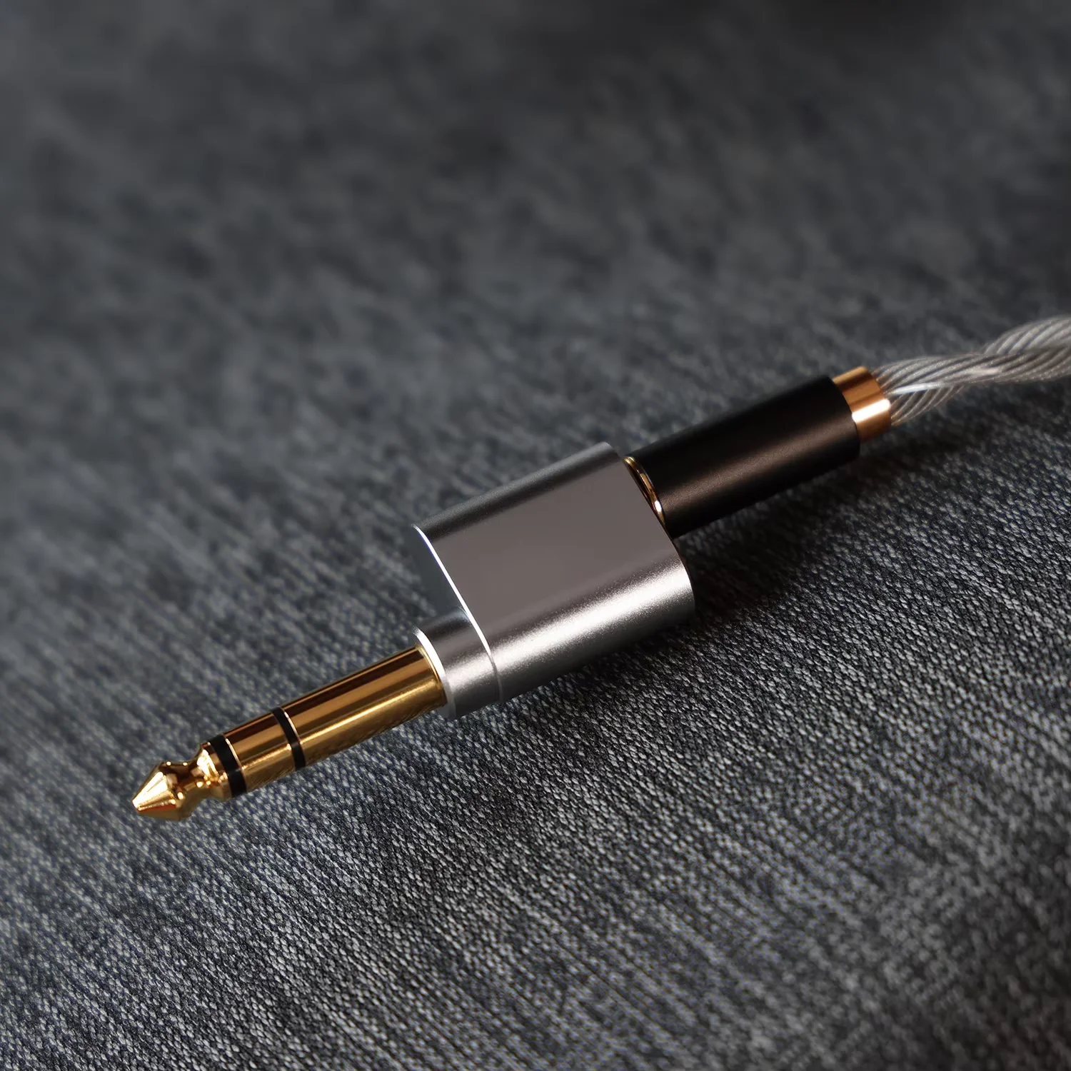 DD ddHiFi DJ65B (AL) Adaptador de áudio macho de 6,35 mm para 4,4 mm fêmea para dispositivos amplificadores de mesa com porta de saída de 6,35 mm