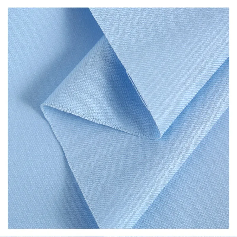 Nowa gładka tkanina na garnitury jest prosta i elegancka, idealna do odzieży roboczej damskiej.