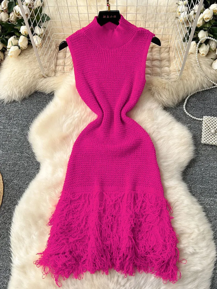 เดรสไหมพรมทรงเข้ารูป แขนกุด คอทรงกลม แต่งพู่ชายกระโปรง สไตล์หรูหรา สำหรับผู้หญิง ฤดูร้อน ปี 2025 เหมาะสำหรับวันหยุดพักผ่อน ชายหาด ปาร์ตี้ และงานสังสรรค์