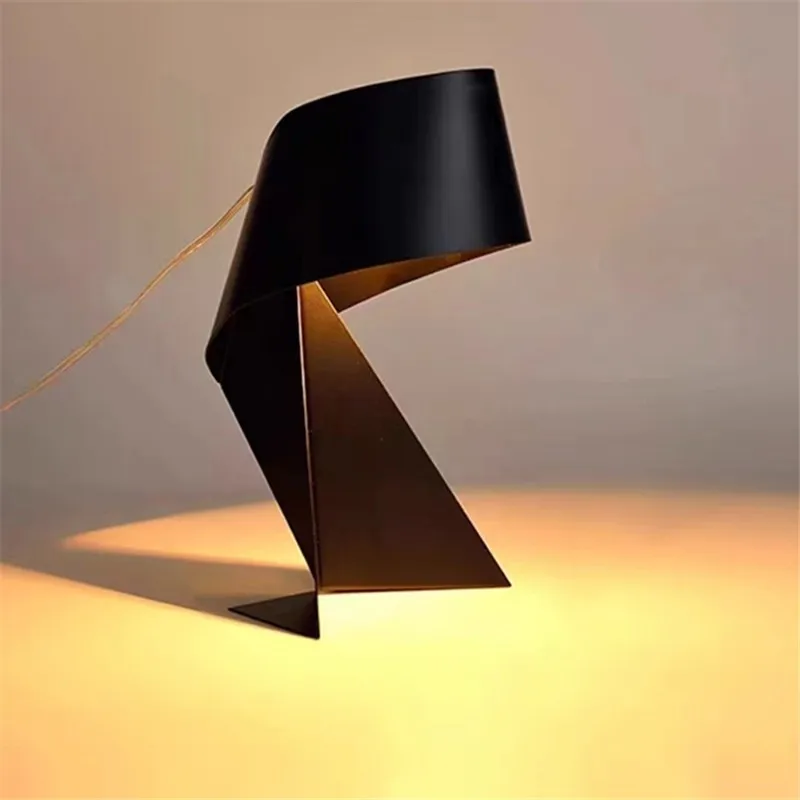 Imagem -02 - Minimalista Lâmpada de Mesa Preto e Branco Origami E27 Led Luz Decorativa para Lâmpadas de Cabeceira Quarto Sala