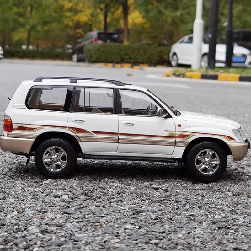 Original Kuluze Land Cruiser Vehicle Model LC100 1:18 Alloy Simulation Car Model