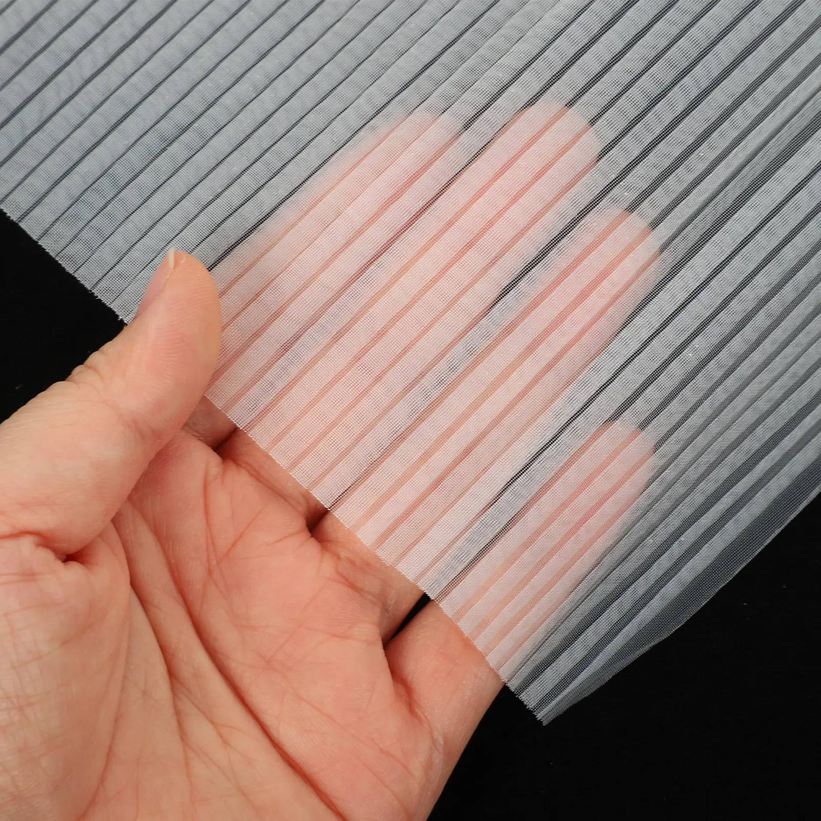 

Bouquet Floral Packaging Wave Mesh Yarn Decorative Flower Wrapping Mesh Yarn for Flower Arrangement Craft Supplies