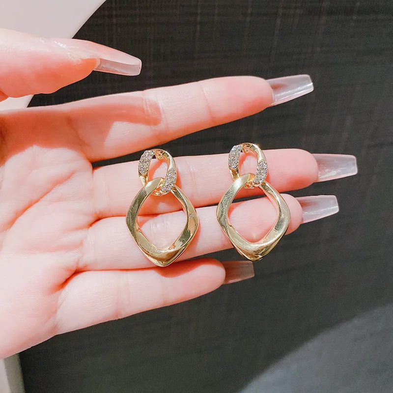 Lry Double-Layer Interlocking Micro-Inlaid Diamond Earrings for Women, Exquisite Niche Design, Versatile Ear Studs and Earrings