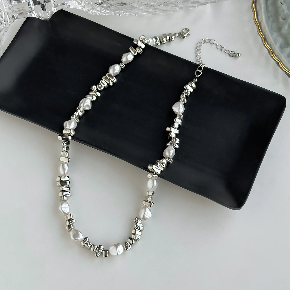 KunJoe Elegant Imitation Pearl Choker Necklace Women Retro Gold Color Acrylic Beaded Clavicle Chain Party Jewelry on the Neck、 image 5