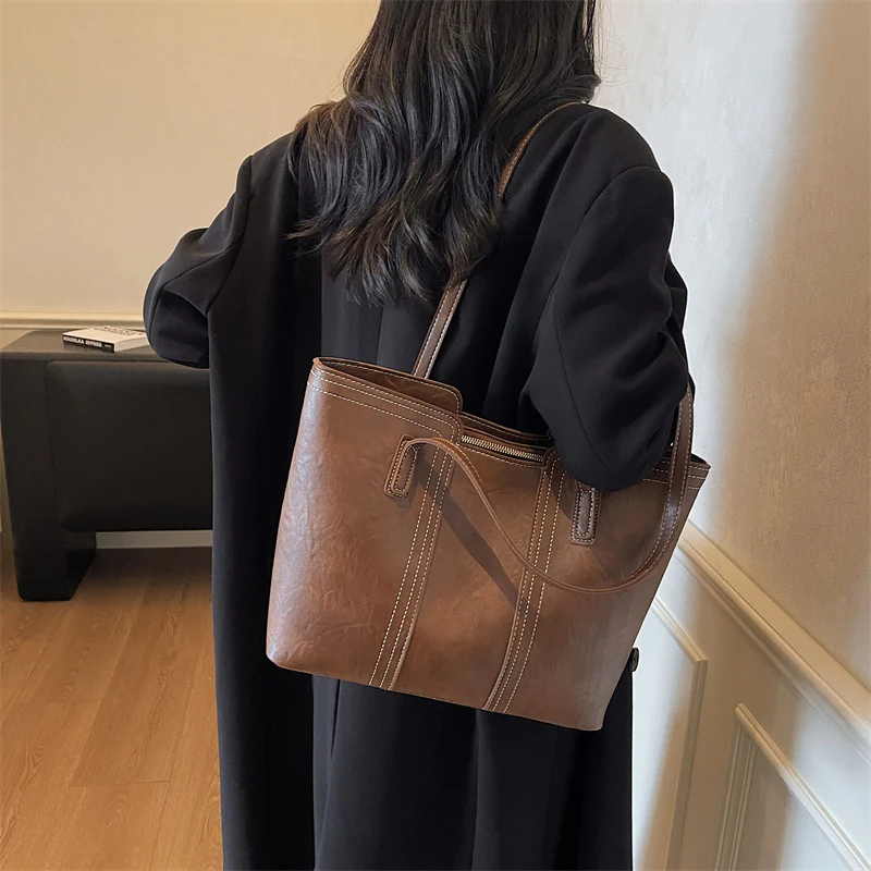 

Elegant Women Luxury Leather Designer Fashion Tote Bag High End Shoulder Handbag For Urban Lifestyle And Daily Fashion