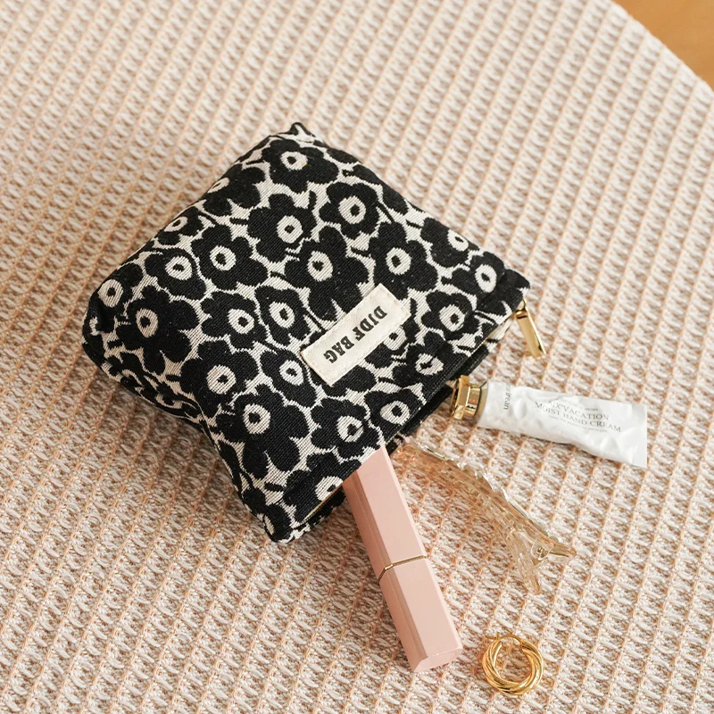 Women\'s Makeup Bag Black Flower High-quality Cosmetics Lipstick Storage Bag Portable Coin Purse Commuter Clutch Small Cloth Bag