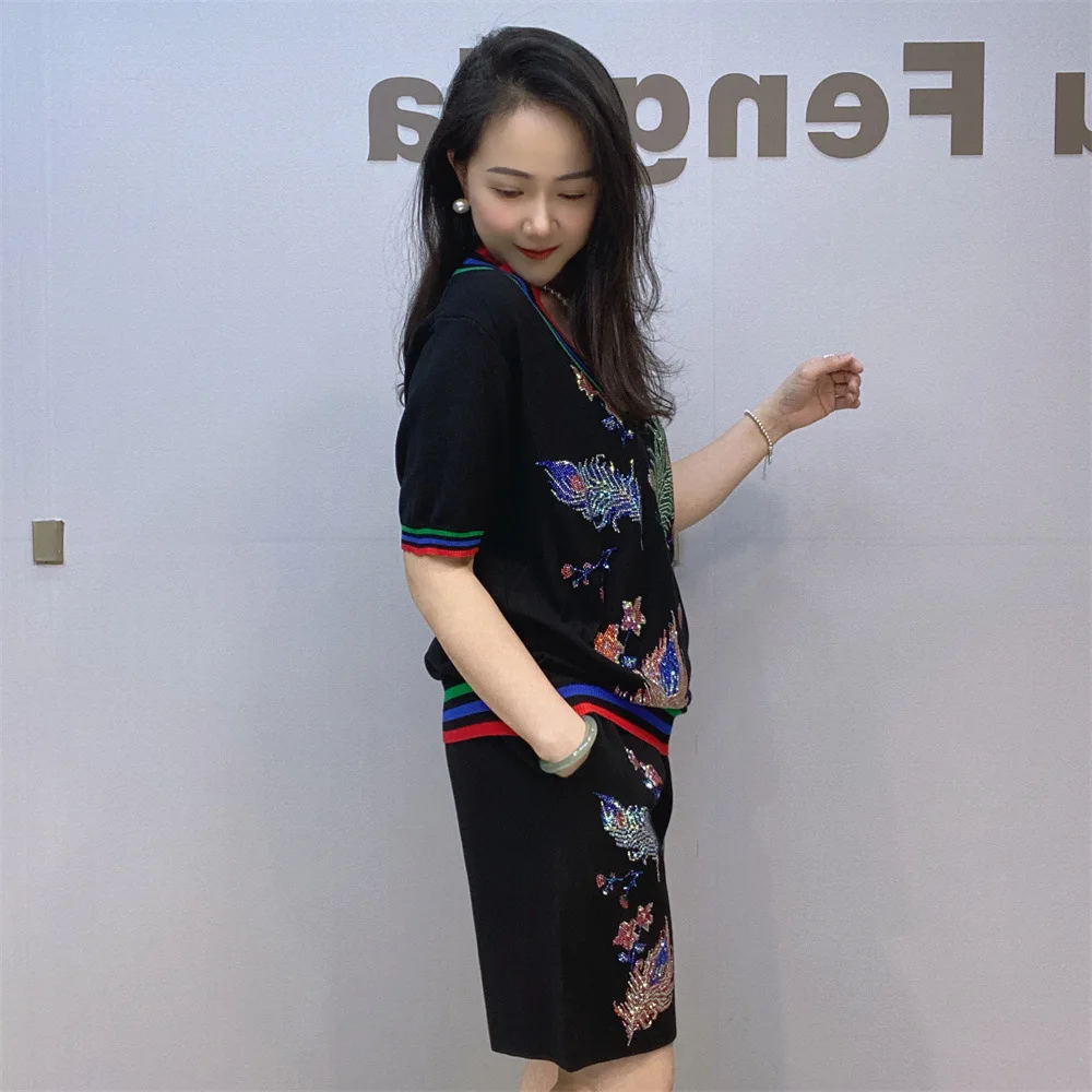 2024 Summer New V-neck Short-Sleeved Knitwear Casual Suit Women Feather Pattern Heavy Embroidery Hot Drilling Shorts Two-Pieces