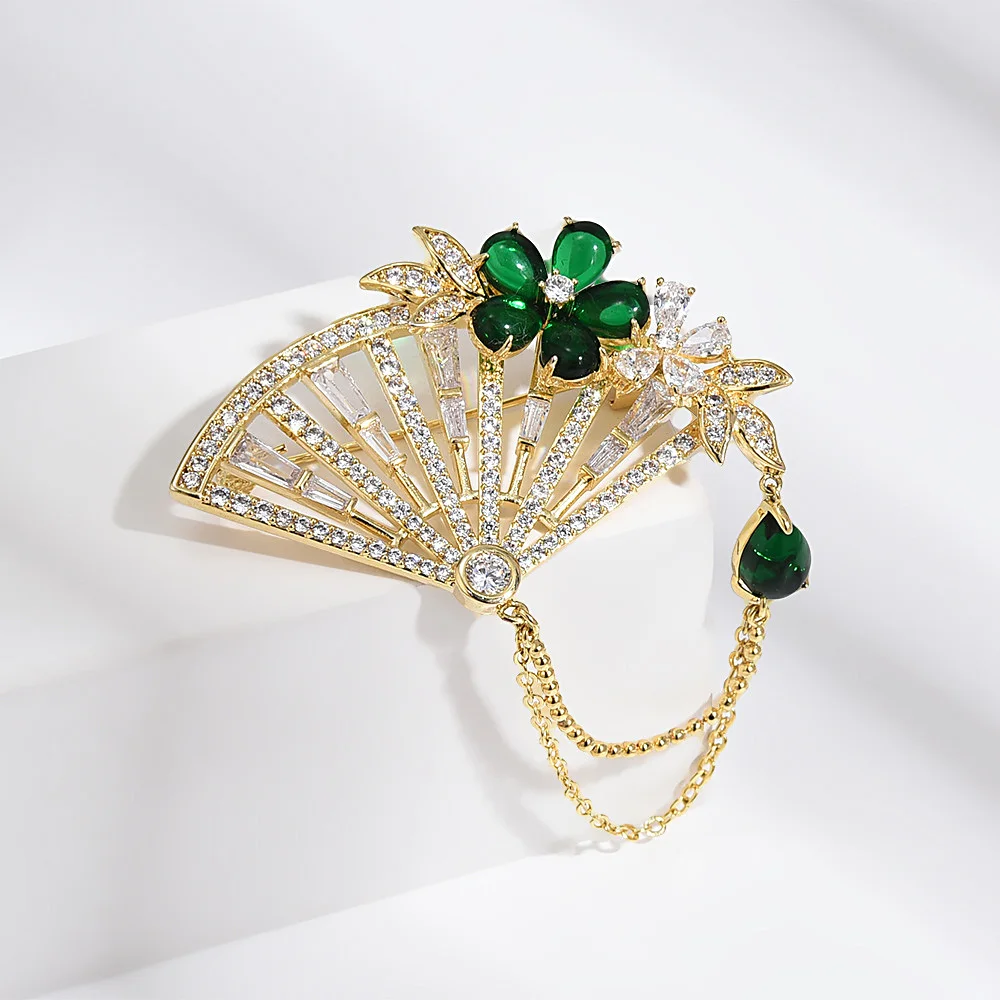 

Elegant Vintage Fan Brooch for Women Green Zircon Flower Luxury Lapel Pins Chain Tassel Brooches Accessories Banquet Party Gifts