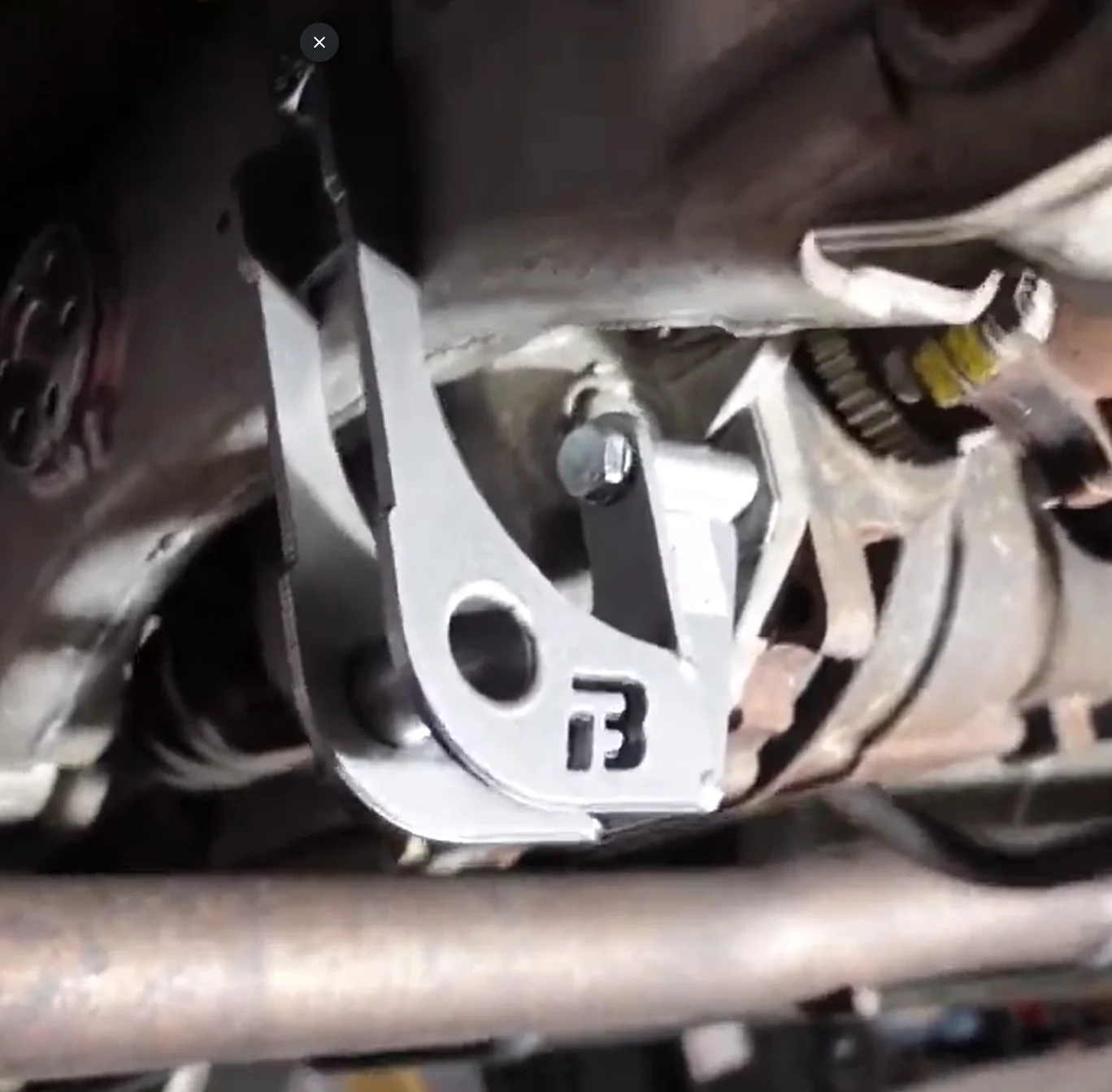 Easy to install Red Differential Brace for 350Z and V35 Skyline G35 with Vq35de Engine