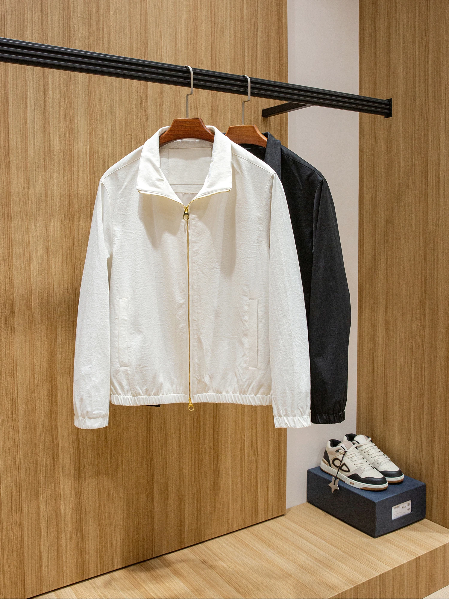 

Итальянская винтажная мужская повседневная тонкая куртка с воротником-стойкой на молнии, однотонная, для делового стиля, для джентльменов, на каждый день, из полиэфирного волокна