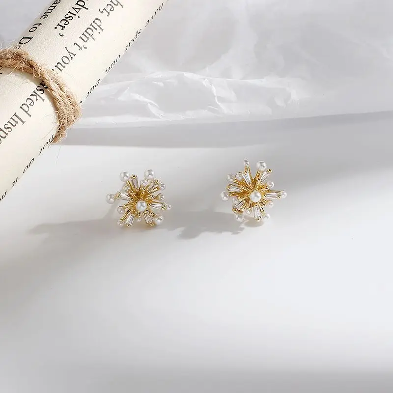 

Fireworks, Pearl Earrings, Women's Light Luxury, High end Design, Fashionable and Elegant French Snowflake Earrings