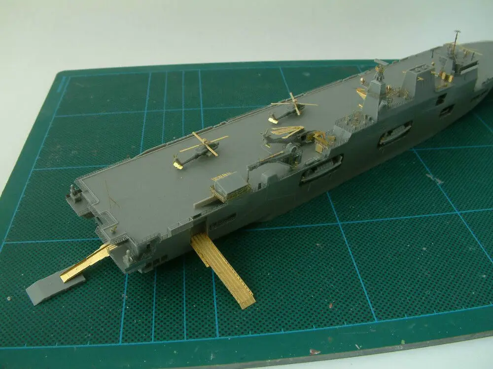 

Оранжевый хобби 1/700 030 HMS Ocean L12 Королевский темно-синий штурмовой корабль-амфибия смола