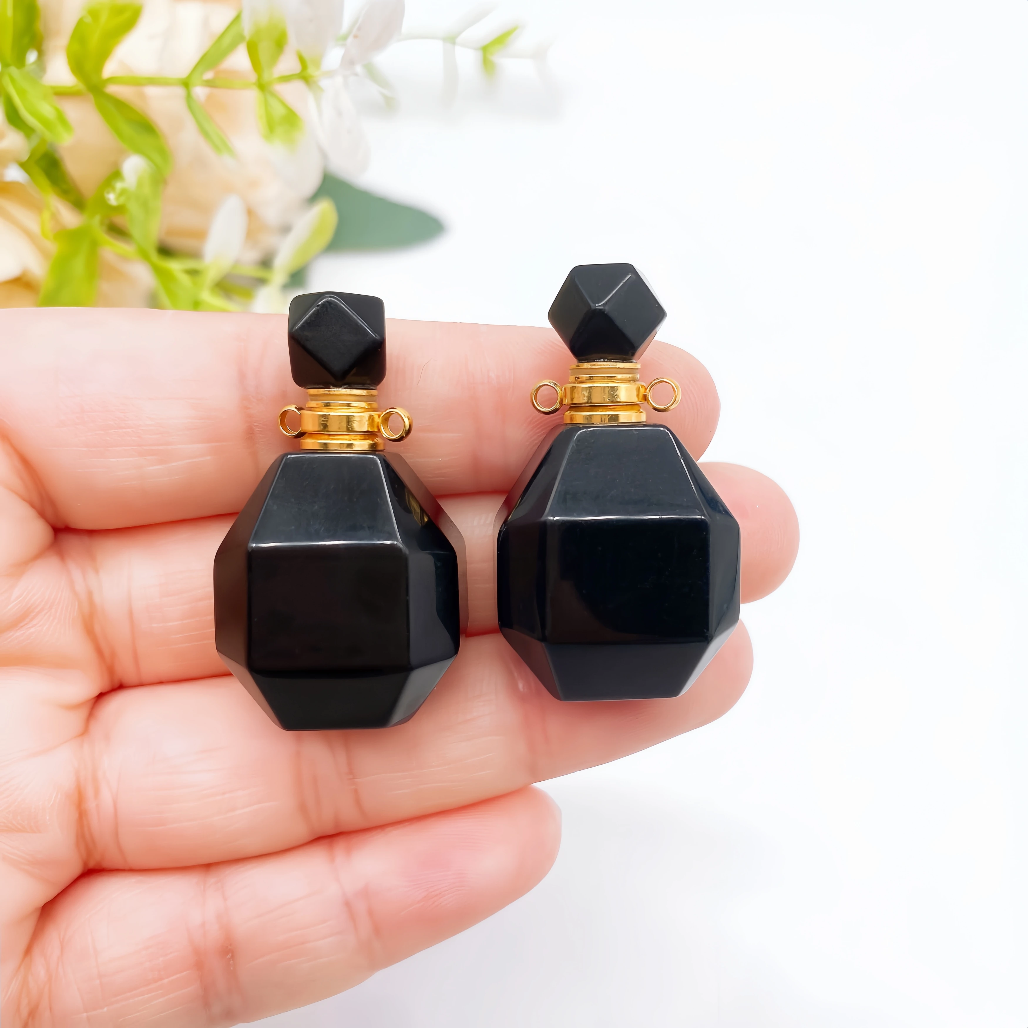 

Women Openable Perfume Bottle Natural Amethyst Crystal Stone Pendant Necklace Essential Oil Diffuser Vial Accessory