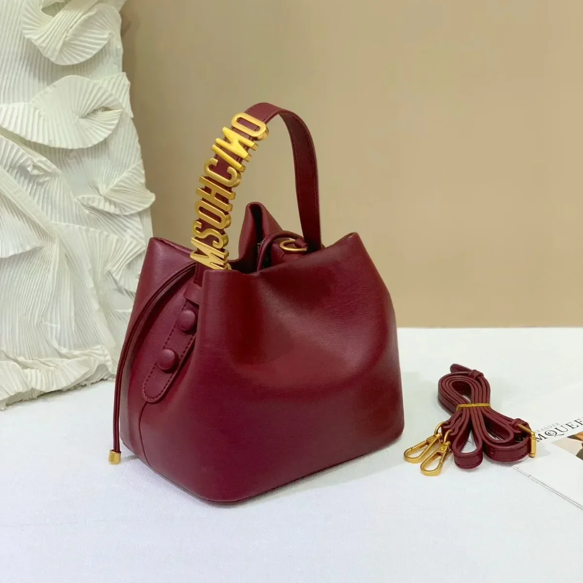 2026 New Women's Letter Shoulder Crossbody Metal Buckle Large Capacity Handheld Urine Bag Famous Luxury Designer