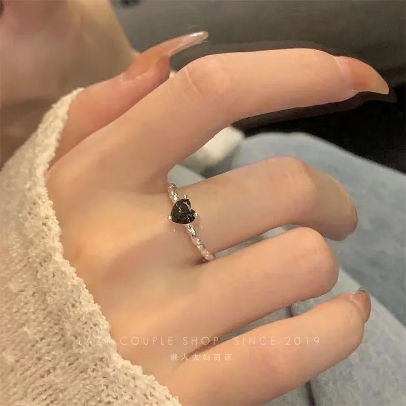 Trendy Silver Color Twist Metal Black Rhinestones Heart Charms Rings for Women Party Sweet Open Ring Elegant Jewelry Gift