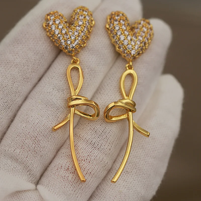 New Sight Design Luxury Zirconia Heart Stud Earrings for Women Fashion Brand Brand Jewelry Metal Knot Earrings