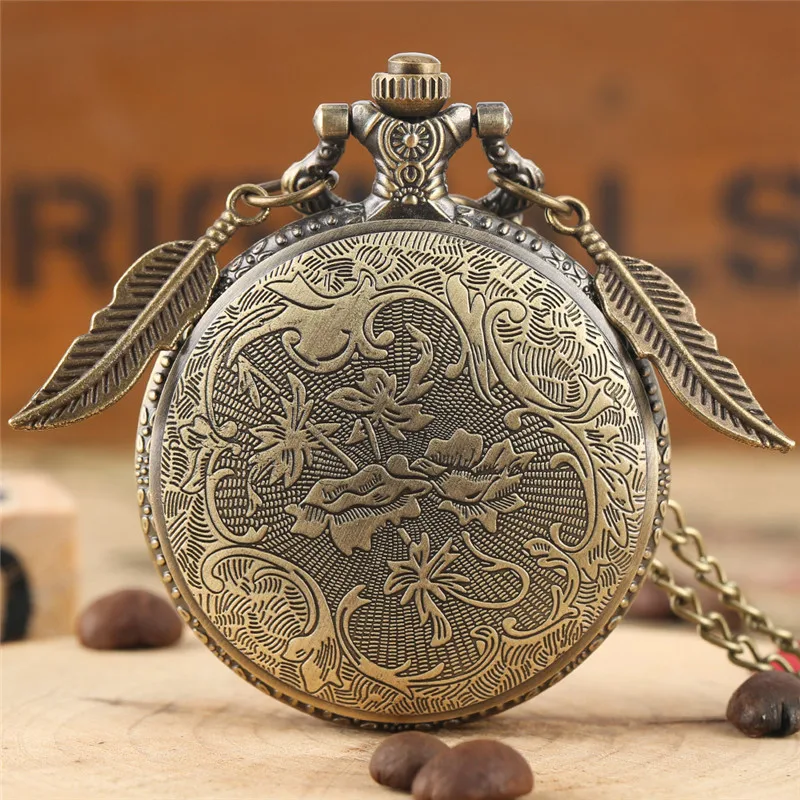 Retro Engraved Wolf Animal Pattern Bronze Quartz Analog Pocket Watch with Pendant Leaf Accessory Arabic Number Necklace Chain