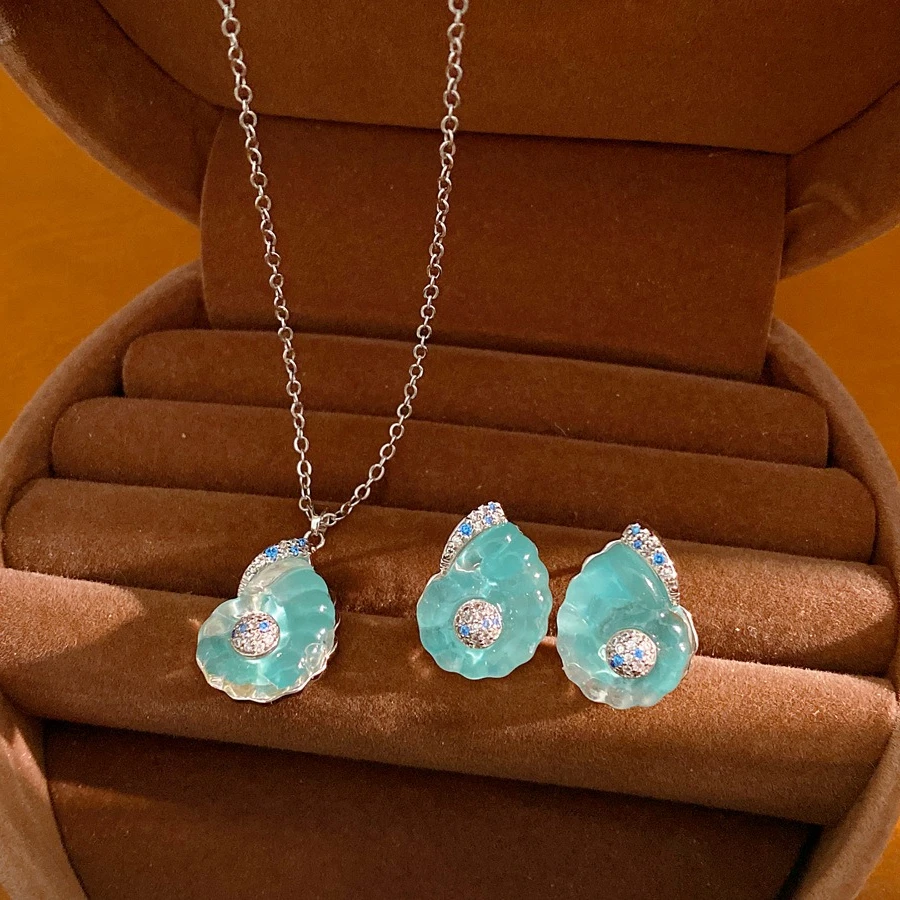 Shiny Blue Translucent Conch Stud Earrings for Women Inlaid Zircon Pendant Necklaces Ocean Themed Vacation Wedding Jewelry N
