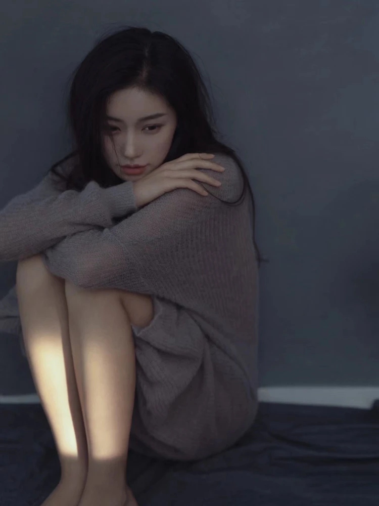 

Fashionable Loose Knitwear Portrait Photography Studio Clothes Private Home Style Artistic Photography Shoot Outfit 2026 New ...