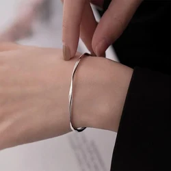 Braccialetto femminile Mobius Ring bracciale Ins Light Luxury Niche Design Bestie bracciale regalo gioielli vento freddo