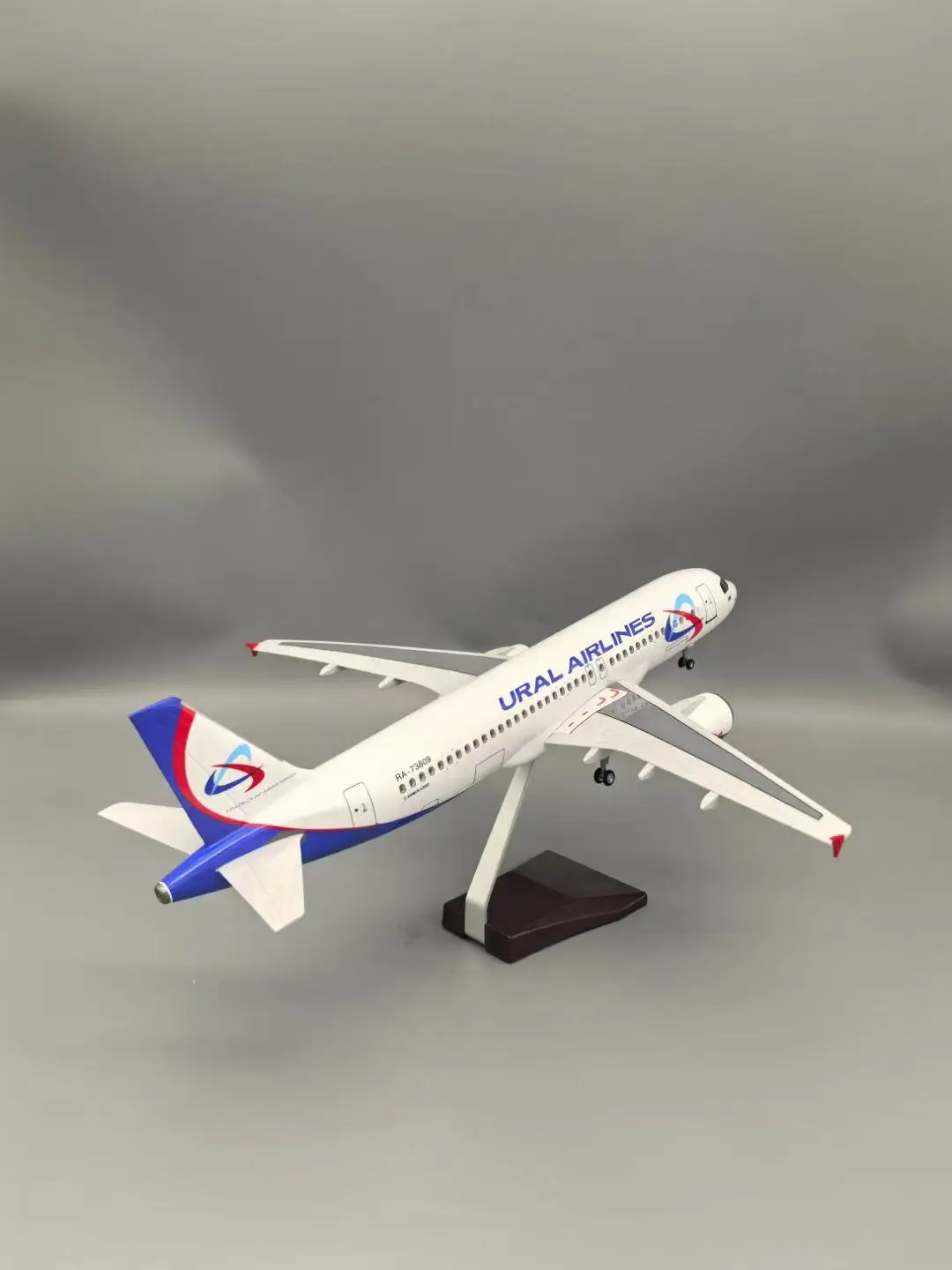 

Airplane 1/80 Scale 47CM Diecast Resin A320 Air URAL Airways Model Light & Stand Plane Model Collected Home decor