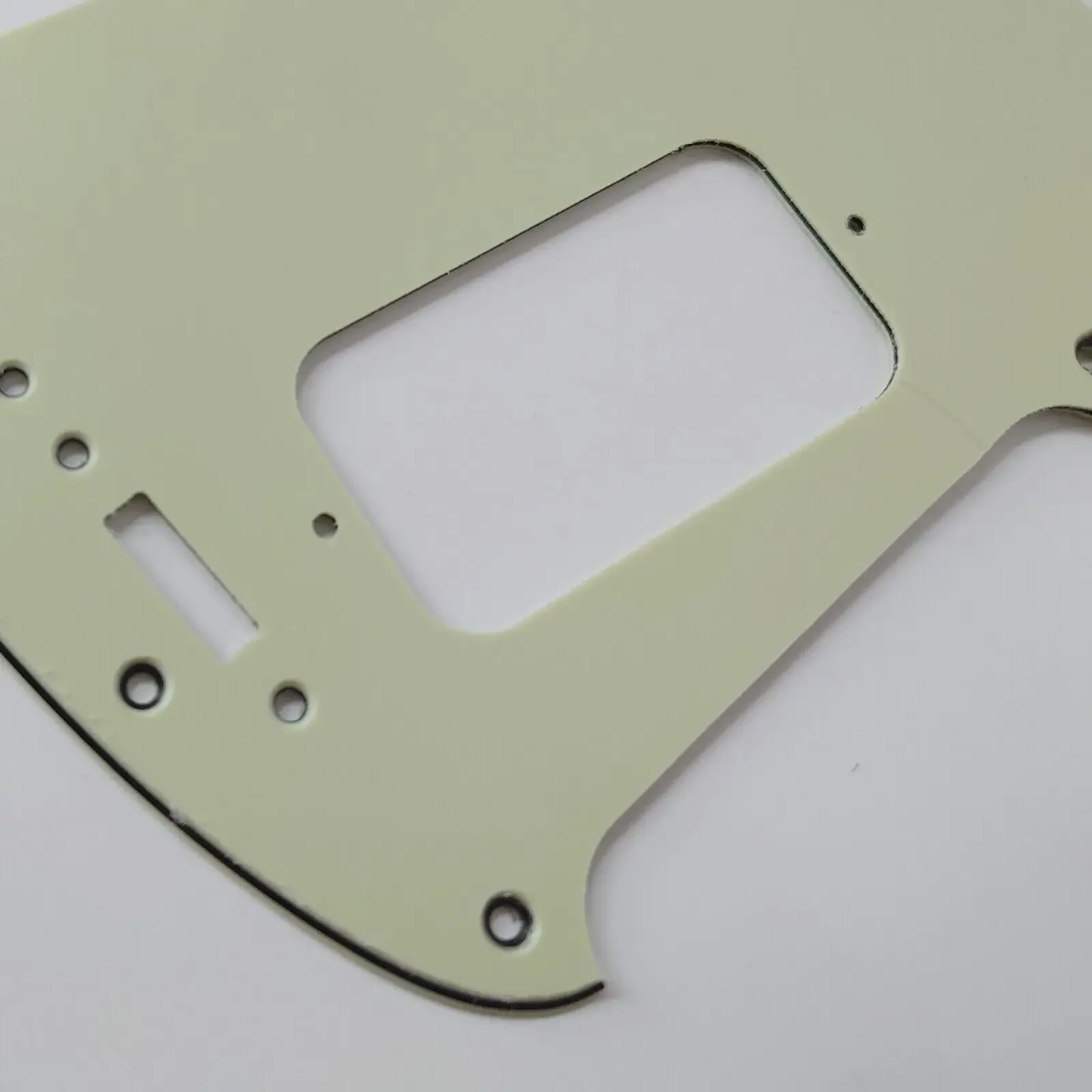 Guitar Pickguard for Kurt Cobain Mustang Guitar Pickguard, No Control Hole, Classic Series Guitar Accessoires