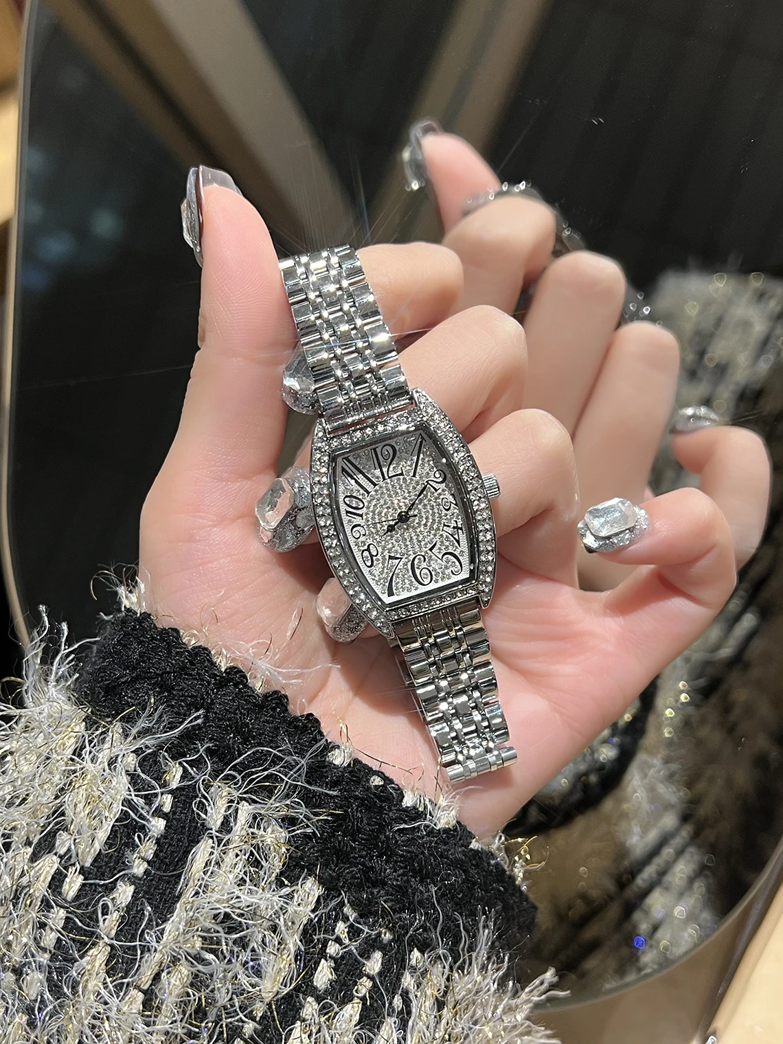 ساعة Tonneau الماسية الكاملة للسيدات، ساعة أنيقة لبلدان كازاخستان وآسيا في الشرق الأوسط