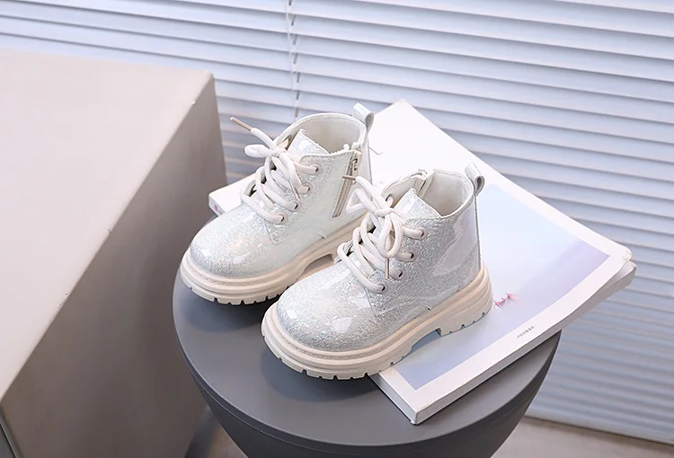 2026 Neue Winter-Kurzstiefel für Mädchen, Kinderstiefel im britischen Stil, weiche Sohle, leichte Stiefel, knöchelhoch, Unisex-Jungenstiefel, Größe 21-30 – Detail 9